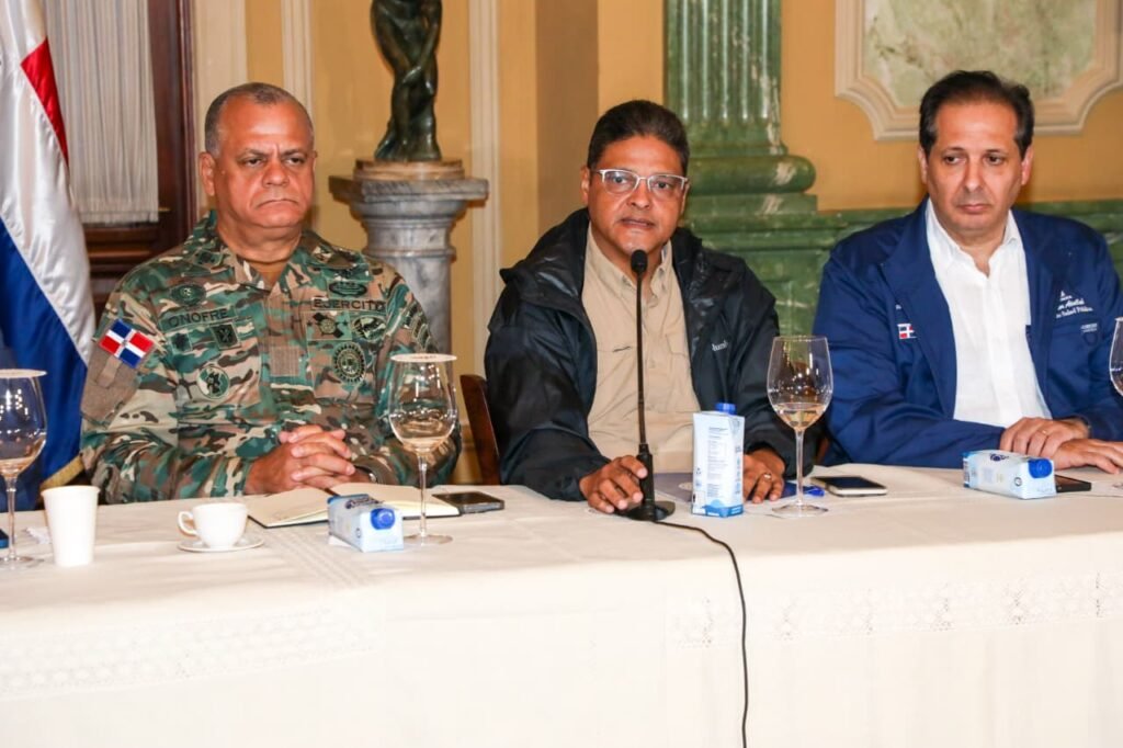 Gobierno mantiene cierre de labores en 12 provincias por tormenta Melissa; COE evaluará situación a primera hora