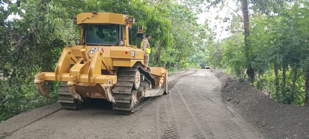 CAASD REFUERZA LIMPIEZA DE CAÑADAS ANTE TORMENTA MELISSA Y LLAMA A LA POBLACIÓN A NO LANZAR BASURA