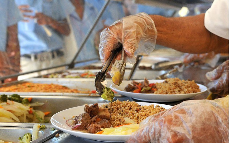 ESCUELAS SUSPENDEN JORNADA EXTENDIDA EN SANTO DOMINGO POR FALTA DE ALMUERZO ESCOLAR
